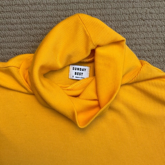 Aritzia ribbed yellow turtleneck size S - Picture 5 of 7